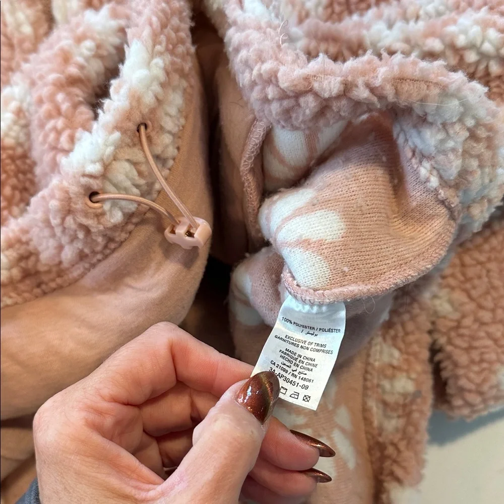 Bundle 5 items @ 10$, pay only 30$ - 2 items free!  Pink Floral Teddy Jacket - Picture 4 of 7